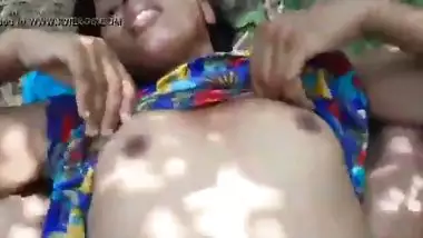 ???? Indian tamil sex secretly in jungal
