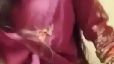 Desi nude girl strips and shoots her nude MMS for her lover