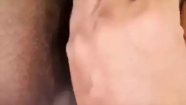 HD nude MMS of an Indian guy exploring his GF’s body