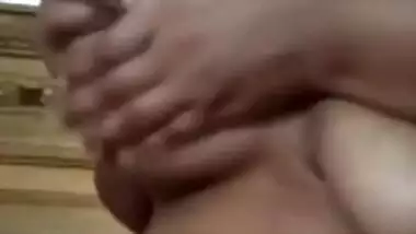 Today Exclusive- Sexy Boudi Showing Her Big Boobs And Massage Them