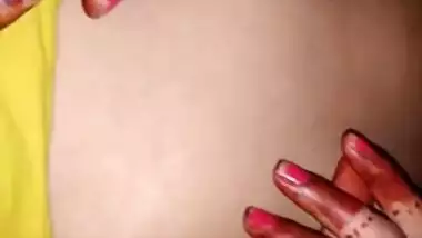 Newly married bhabi pussy fingered by husband