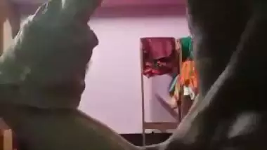 Guy fucks his stepsister’s tight pussy in the desi sex video