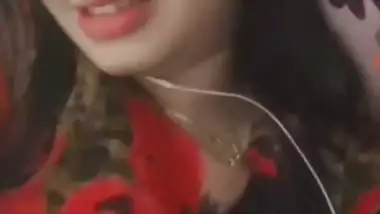 Gorgeous girlfriend white boobs showing to boyfriend