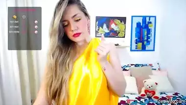 Beauty in Saree Pressing her boobs