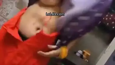 Desi mom dress change boobs show to horny son